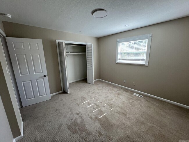 Building Photo - 9019 N Rodney Parham Rd