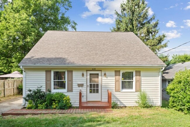 Building Photo - 648 Golfview Dr