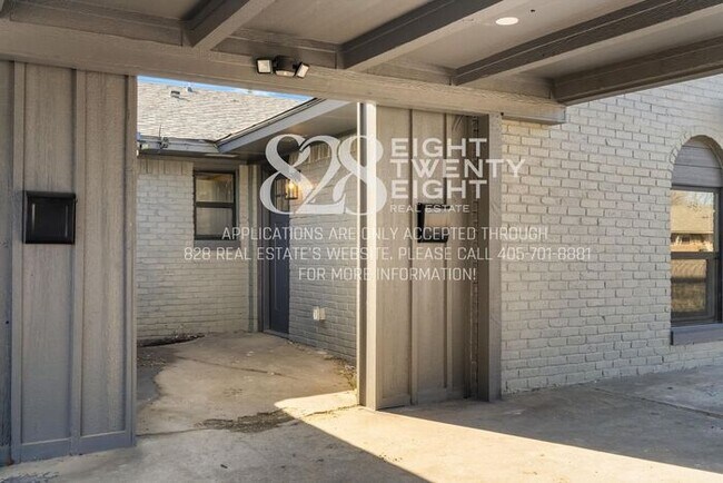 Building Photo - Beautiful 3 Bed/2 Bath Duplex Less Than 1 Mile from Campus!