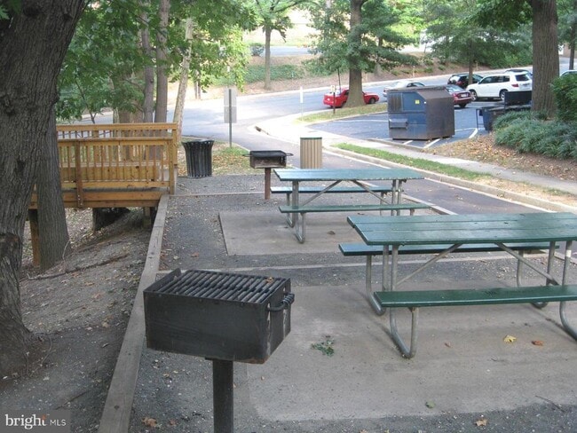 Building Photo - 1320 Fort Myer Dr