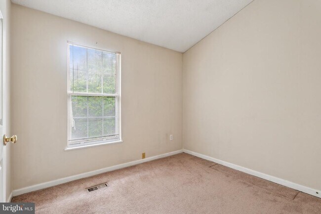 Building Photo - 5492 Prince William Ct