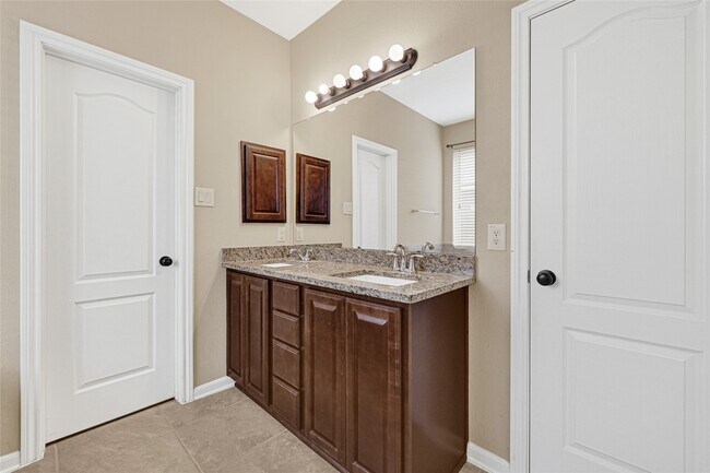 Building Photo - 4943 Ginger Bluff Trail