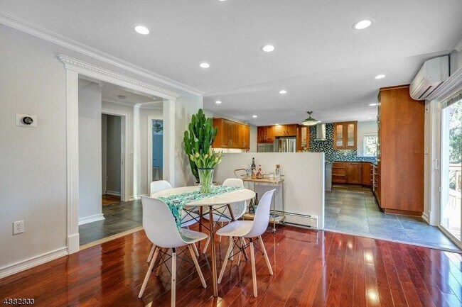 Building Photo - 209 Mountain Ave