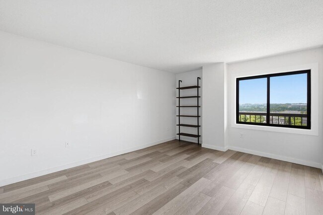Building Photo - 200 N Pickett St