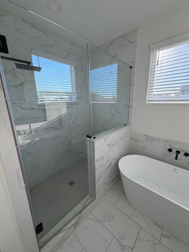 Building Photo - 3038 Live Oak St