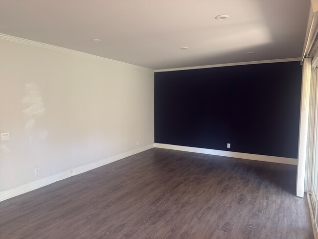 Building Photo - 8545 Villa La Jolla Dr