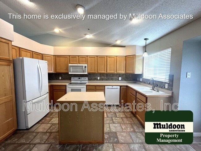 Building Photo - 2627 Lear Dr