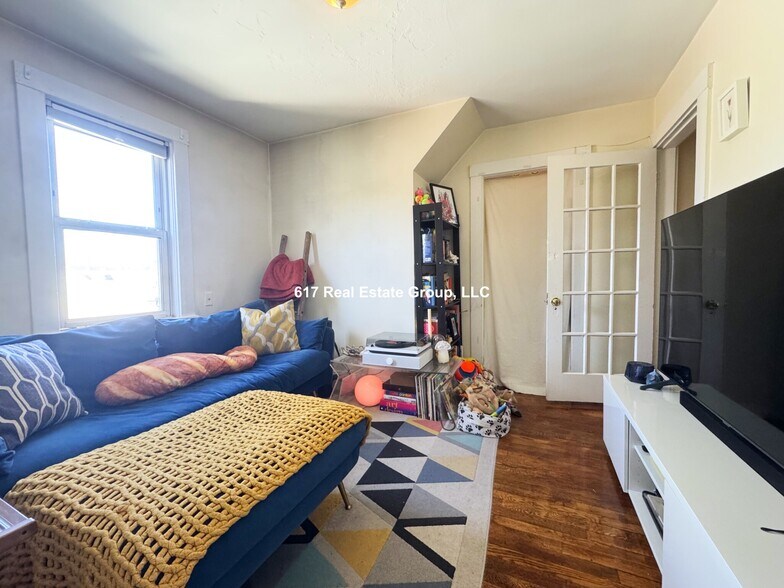 Building Photo - 26 Royal St