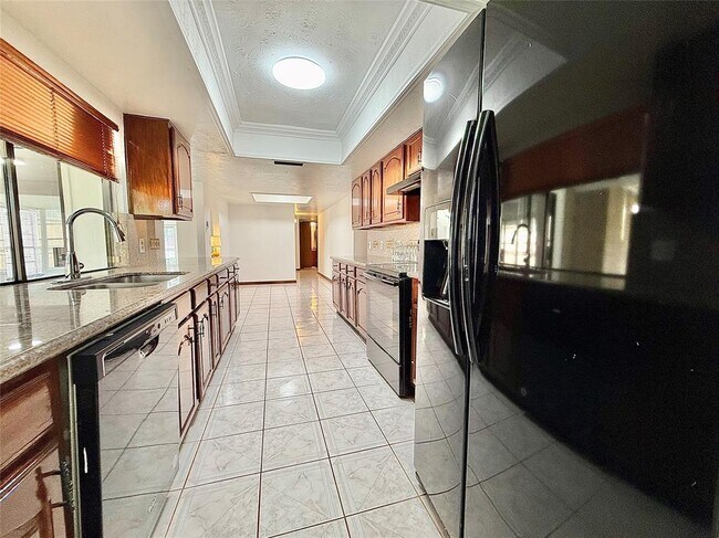 Building Photo - 7111 El Sereno Dr