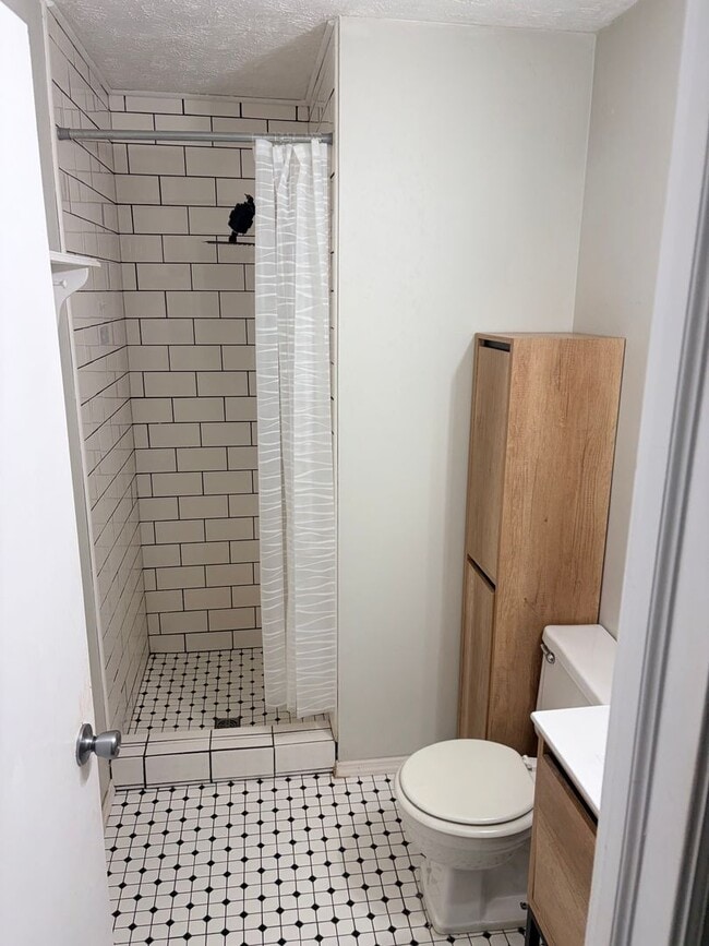 Building Photo - 3431 N Stoneycrest Rd