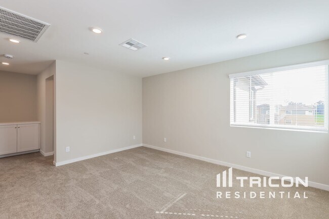 Building Photo - 31677 Rosetta St
