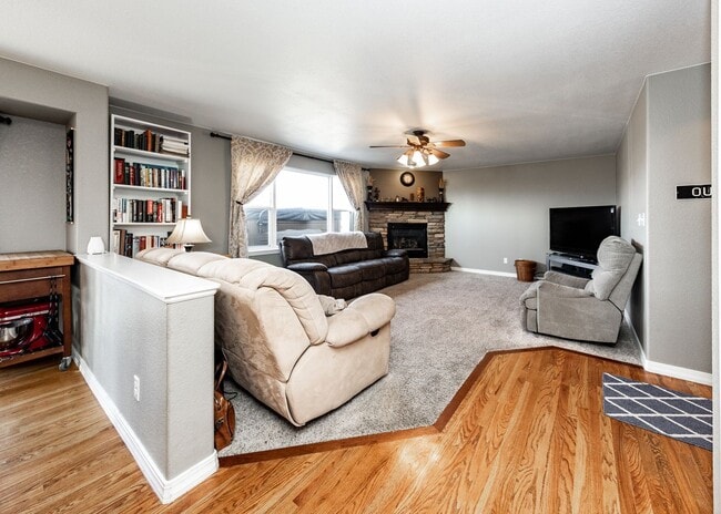 Building Photo - Fabulous 6 bedroom + office D20 Home with ...
