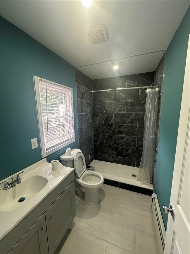 Building Photo - 255 Lyon St