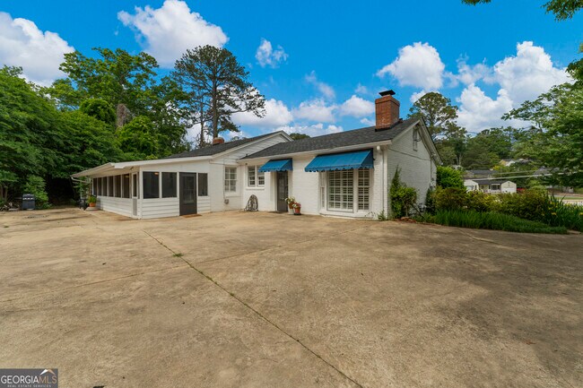 Building Photo - 603 Piney Woods Dr