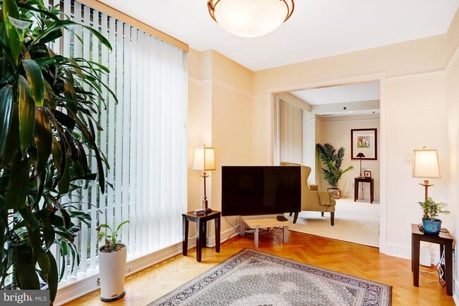 Building Photo - 1155 23rd St NW