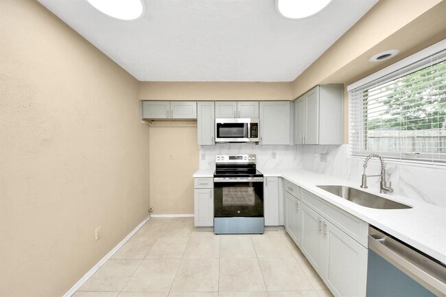 Building Photo - 2614 Cobble Ridge Dr