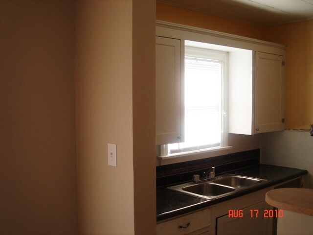 Building Photo - 1320 6th St
