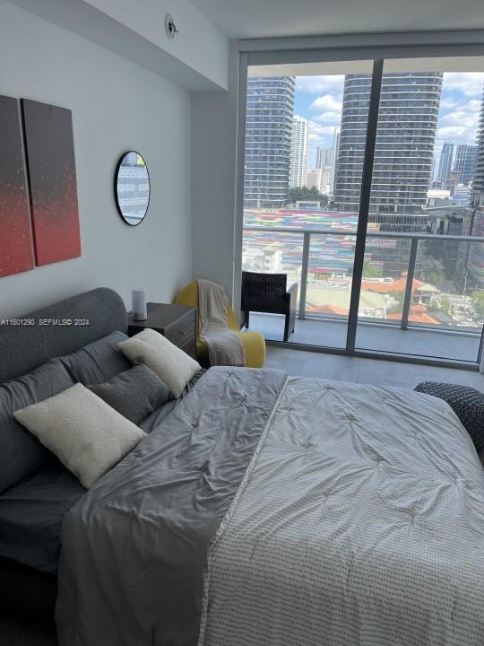 Building Photo - 1100S S Miami Ave