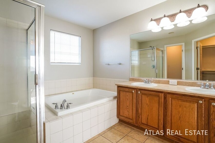 Building Photo - 1818 Walton Dr