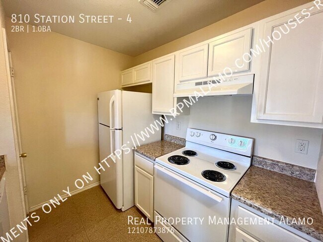 Building Photo - 810 Station St