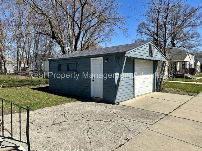 Building Photo - Beautifully Updated 3-Bedroom with Large Open Upstairs!