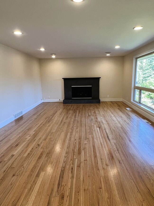 Building Photo - Charming Gregory Heights 3 Bed / 2.5 Bath