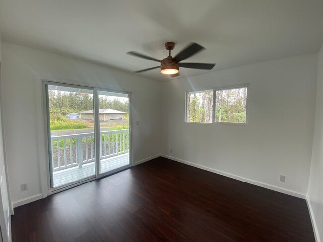 Building Photo - 3BR/2BA Two-Story Home in Ainaloa – Fenced & Gated