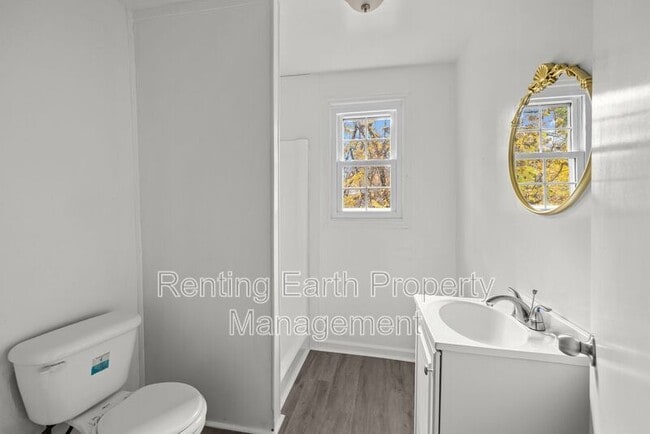 Building Photo - 741 9th Ave W