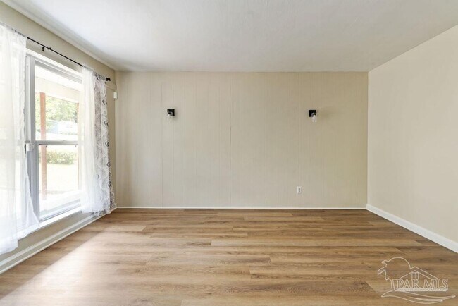 Building Photo - 4936 Springhill Dr