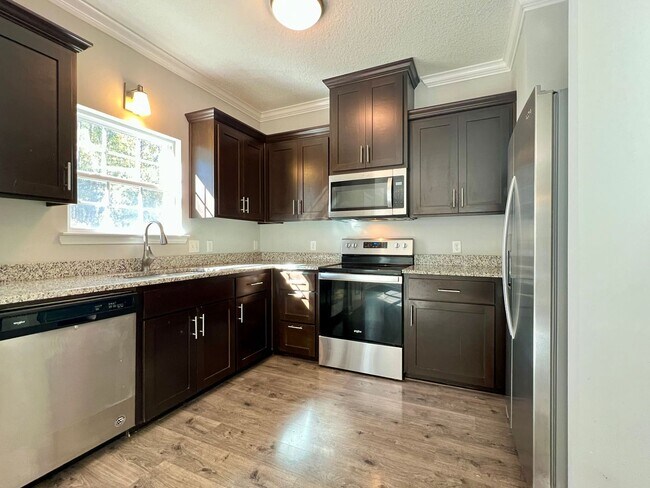 Building Photo - AVAILABLE EARLY APRIL 2026! (Pet Friendly)