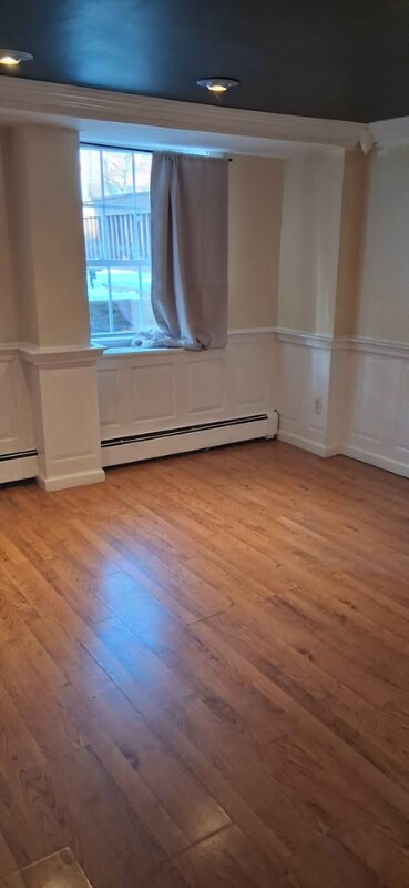 Building Photo - 204 Main St