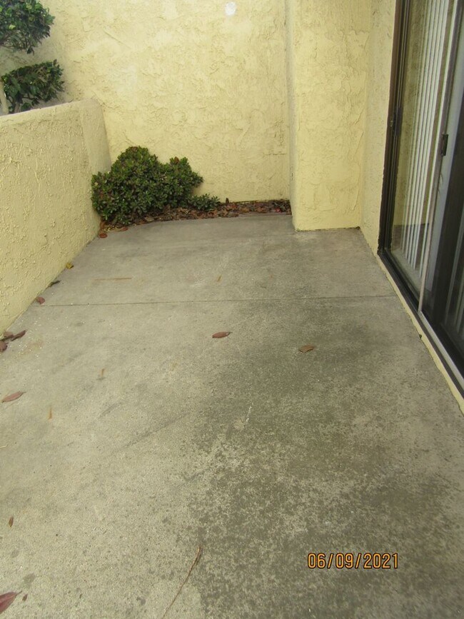 Building Photo - Centrally Located Large Two Story Condo wi...