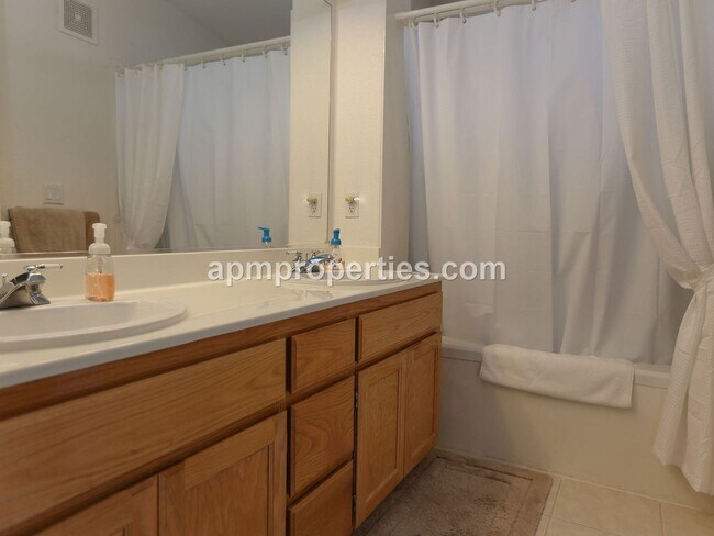 Building Photo - 3 br, 3 bath House - 1320 Sutter Creek Lane