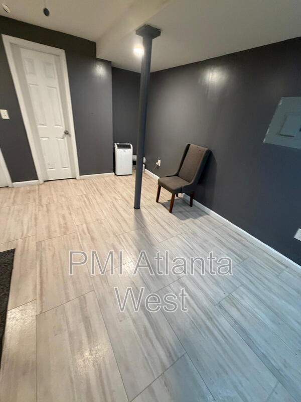 Building Photo - 1500 Avon Ave SW