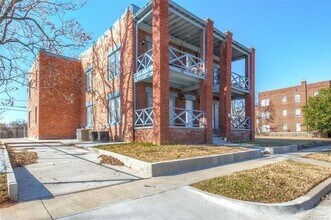 Building Photo - 1326 S Carthage Ave