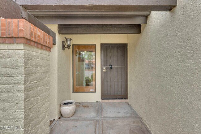 Building Photo - 620 Lakeway Dr