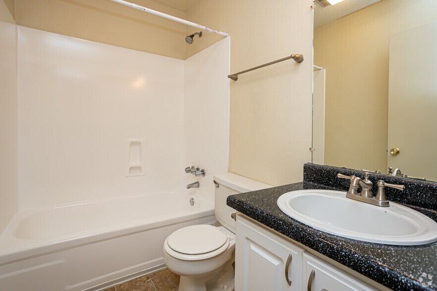 Ole London Towne Utilities Included 1680 O'neal Ln Baton Rouge LA