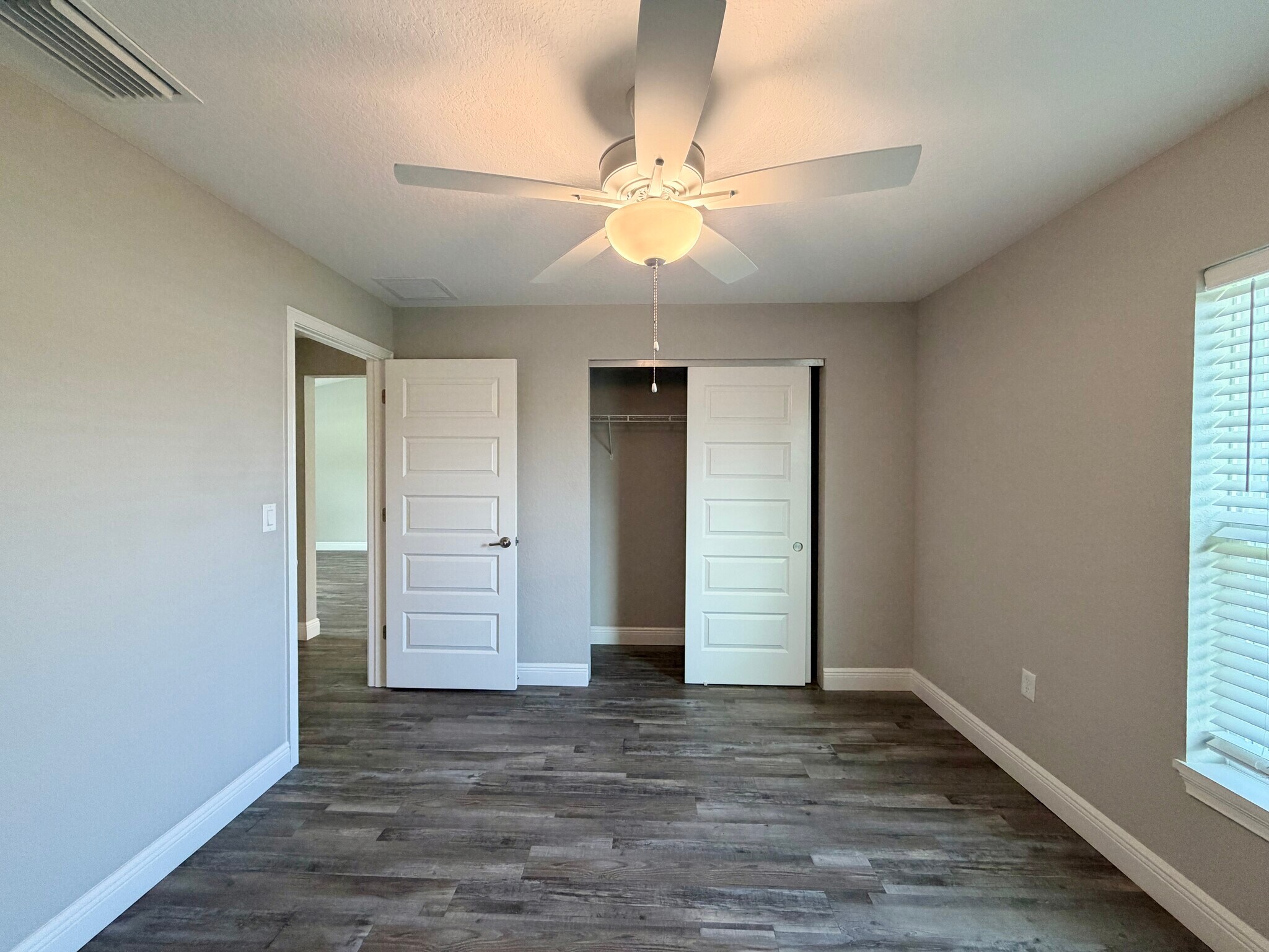 Building Photo - 9 Larch Dr