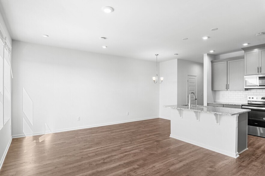 Building Photo - 5338 Bellflower Hls