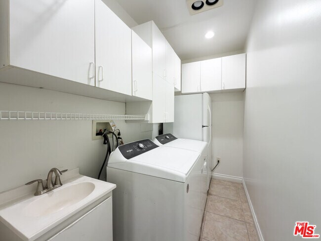 Building Photo - 1094 Garden Ln