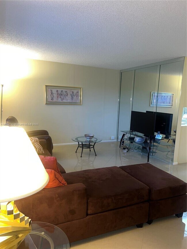 Building Photo - 3405 Bimini Ln