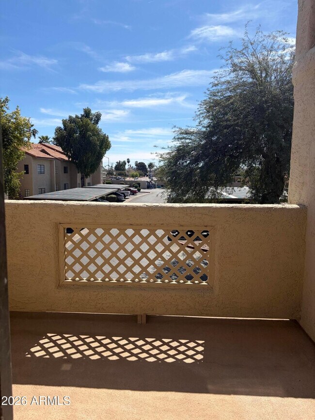 Building Photo - 930 N Mesa Dr