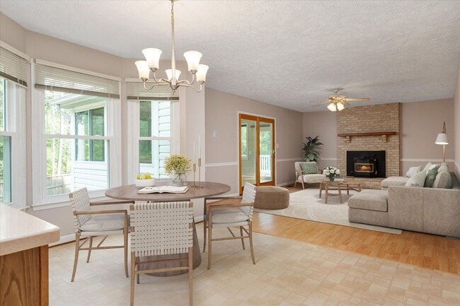 Building Photo - Charming Colonial in Elmhurst Station