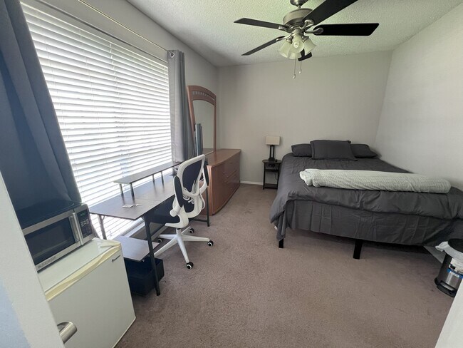 Building Photo - 2729 Lawndale Dr