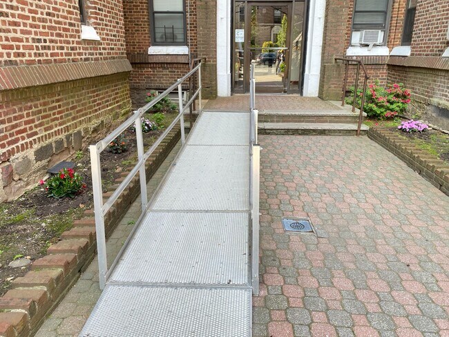 Building Photo - 402 Bay Ridge Pkwy