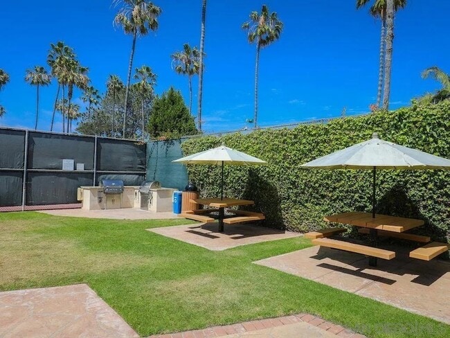 Building Photo - 8110 El Paseo Grande