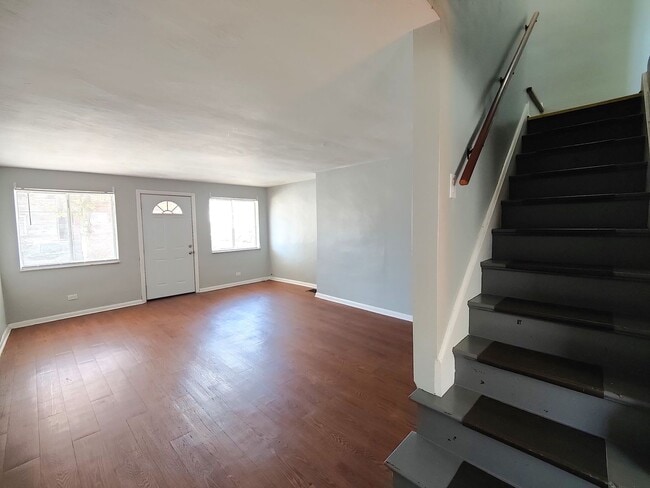 Building Photo - *Spacious & Updated 2BD/2BA Single Family ...