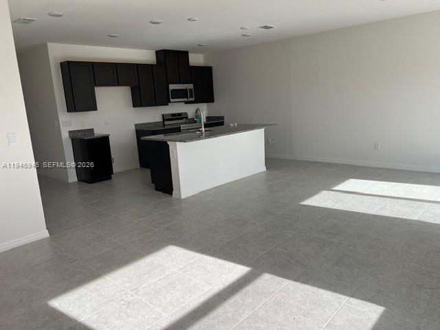 Building Photo - 2027 Churchill Ave N