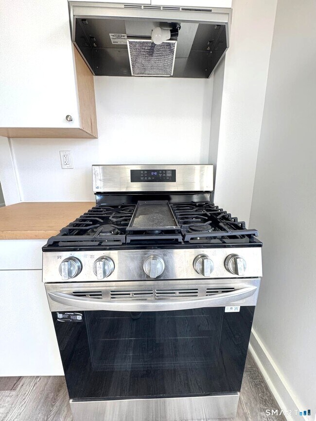 Building Photo - 1220 State St