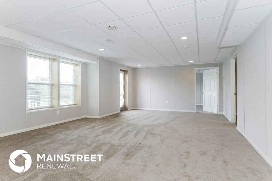 Building Photo - 12420 E 56 St